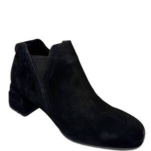 NEW SOFTWAVES women's kanika bootie in black suede